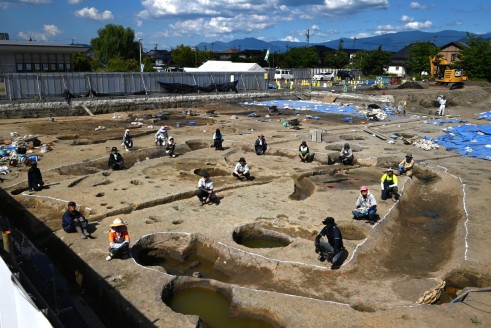 発掘調査でみつかった古墳時代前期の方形周溝墓