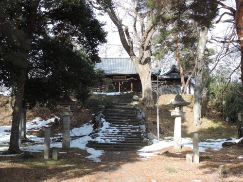 健御名方富命彦神社が中央に写っています。